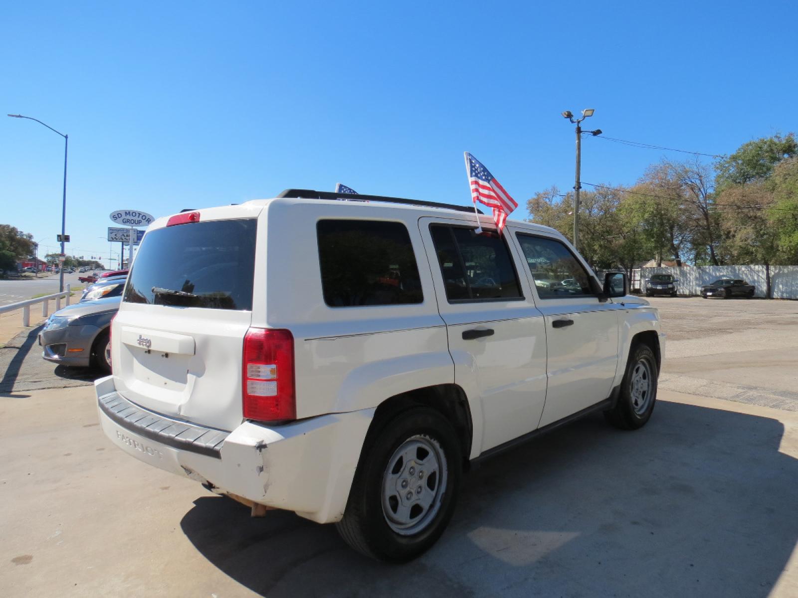 2007 White Jeep Patriot Sport 2WD (1J8FT28W77D) with an 2.4L L4 DOHC 16V engine, Automatic transmission, located at 3624 Hemphill St., Fort Worth, TX, 76110, (817) 926-8921, 32.696205, -97.331985 - Photo #3