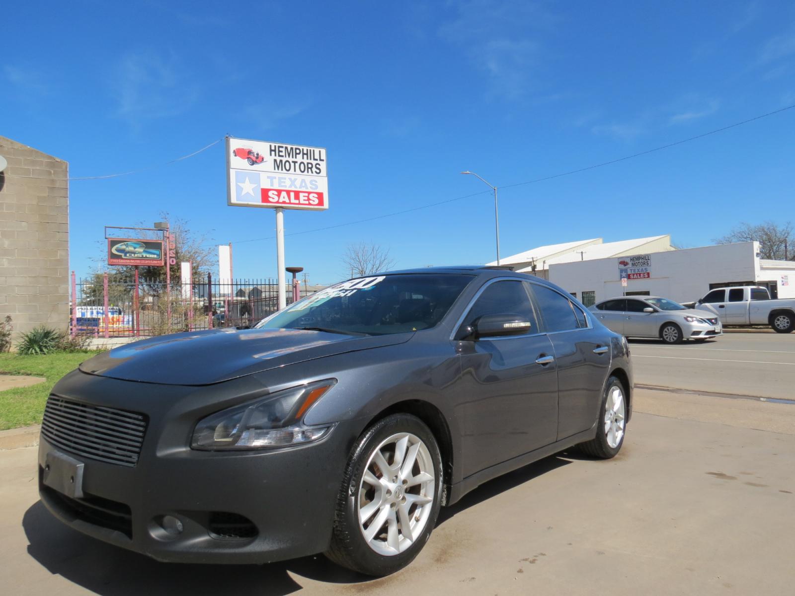 2009 Gray Nissan Maxima SE (1N4AA51E49C) with an 3.5L V6 DOHC 24V engine, CVT transmission, located at 3624 Hemphill St., Fort Worth, TX, 76110, (817) 926-8921, 32.696205, -97.331985 - Photo #0