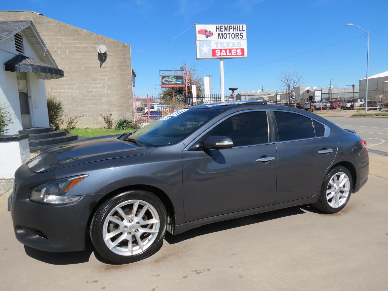 2009 Gray Nissan Maxima SE (1N4AA51E49C) with an 3.5L V6 DOHC 24V engine, CVT transmission, located at 3624 Hemphill St., Fort Worth, TX, 76110, (817) 926-8921, 32.696205, -97.331985 - Photo #1