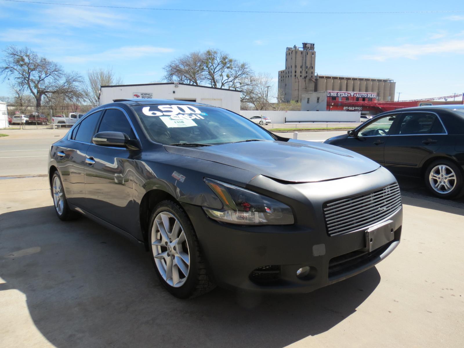 2009 Gray Nissan Maxima SE (1N4AA51E49C) with an 3.5L V6 DOHC 24V engine, CVT transmission, located at 3624 Hemphill St., Fort Worth, TX, 76110, (817) 926-8921, 32.696205, -97.331985 - Photo #4