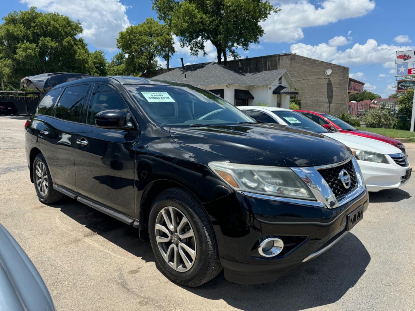 2014 Black Nissan Pathfinder (5N1AR2MN2EC) , Automatic transmission, located at 3624 Hemphill St., Fort Worth, TX, 76110, (817) 926-8921, 32.696205, -97.331985 - Photo#0