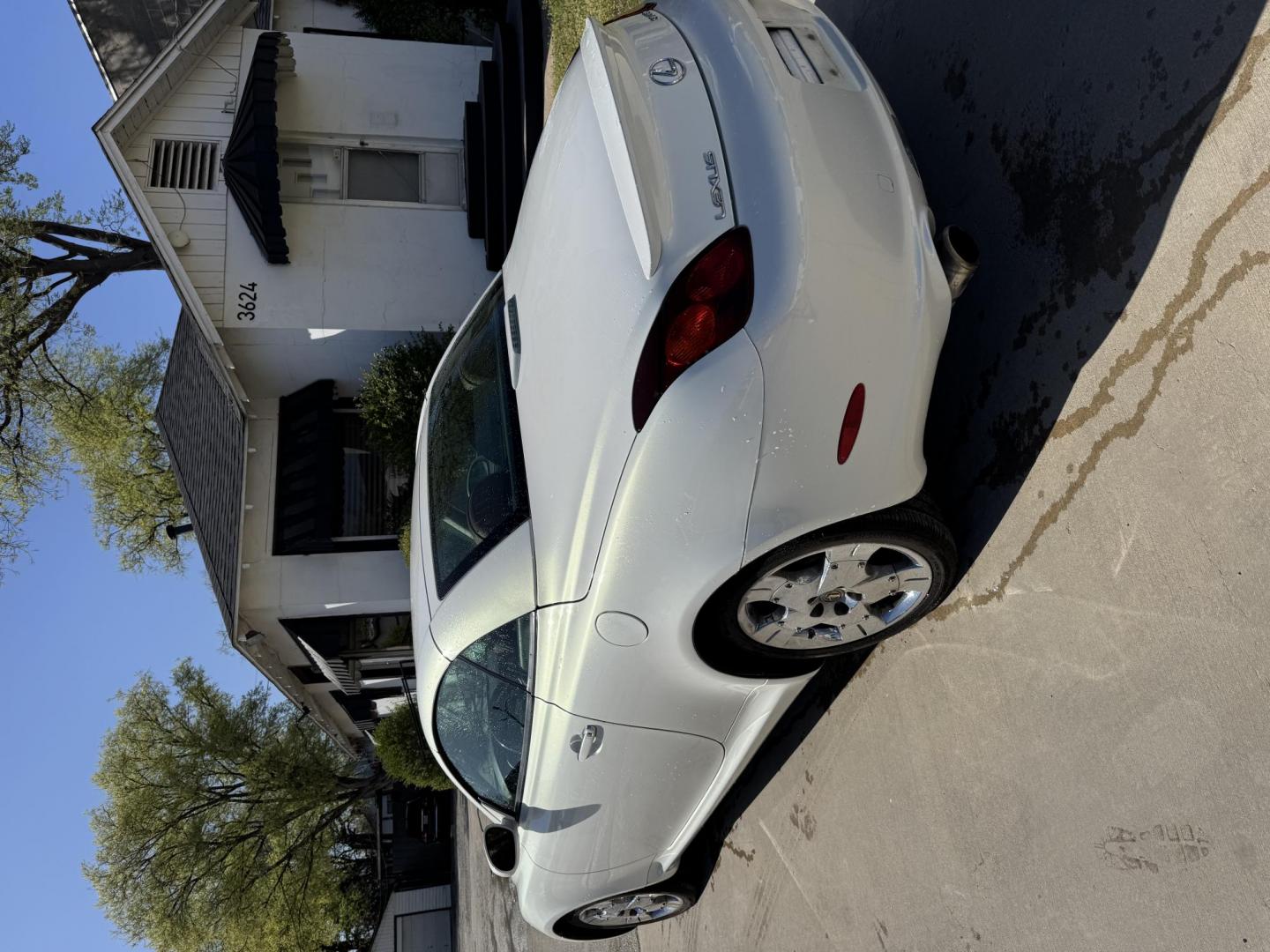 2002 White Lexus SC 430 Convertible (JTHFN48Y620) with an 4.3L V8 DOHC 32V engine, Automatic transmission, located at 3624 Hemphill St., Fort Worth, TX, 76110, (817) 926-8921, 32.696205, -97.331985 - Photo#1