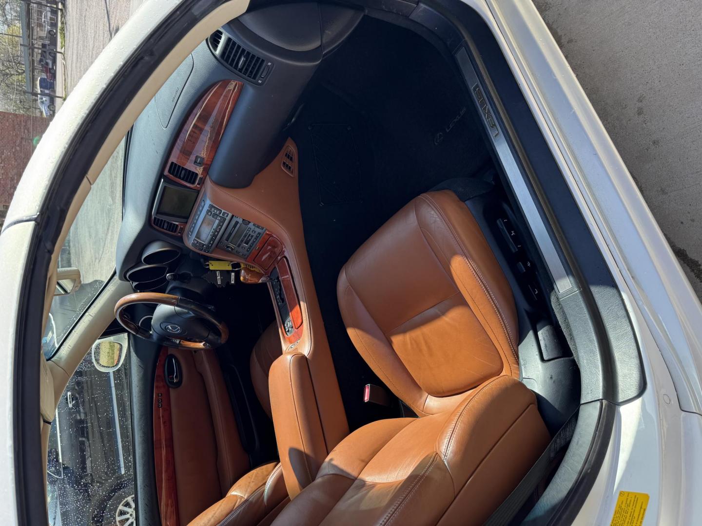 2002 White Lexus SC 430 Convertible (JTHFN48Y620) with an 4.3L V8 DOHC 32V engine, Automatic transmission, located at 3624 Hemphill St., Fort Worth, TX, 76110, (817) 926-8921, 32.696205, -97.331985 - Photo#3